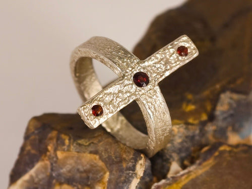 Bague croix en argent 925 et grenats – Taille 56 – BA06