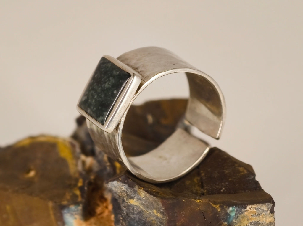 Bague jadéite du Guatemala – Taille 63 ajustable