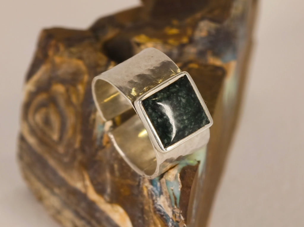 Bague jadéite du Guatemala – Taille 63 ajustable