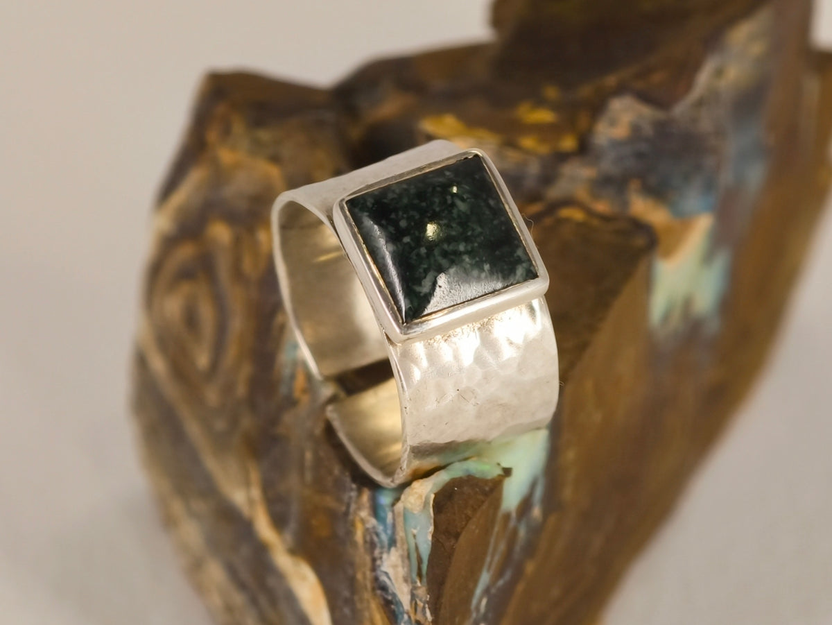 Bague jadéite du Guatemala – Taille 63 ajustable