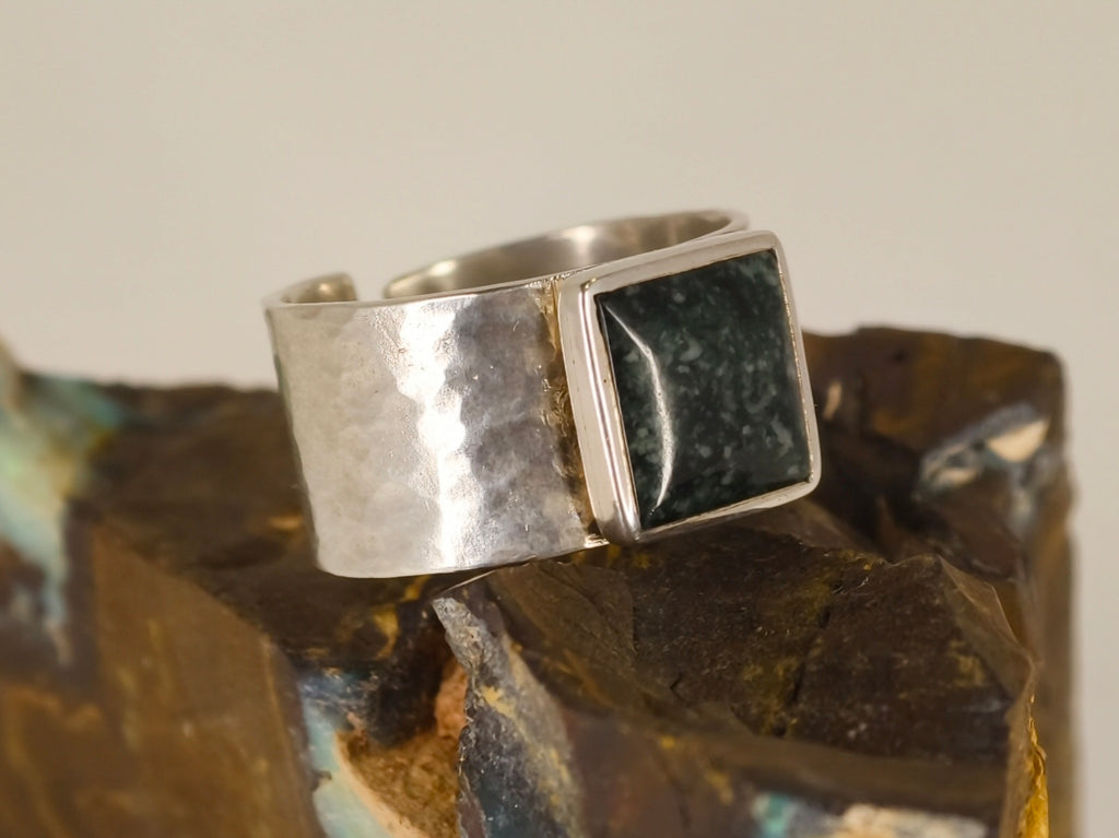 Bague jadéite du Guatemala – Taille 63 ajustable