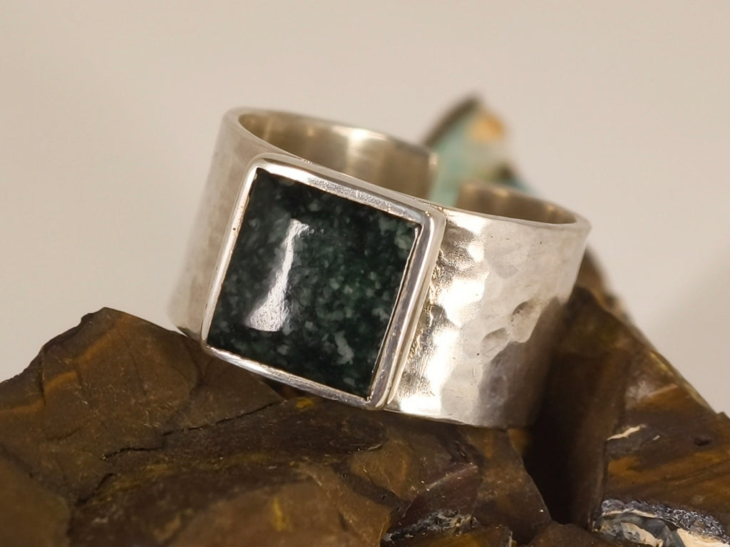 Bague jadéite du Guatemala – Taille 63 ajustable