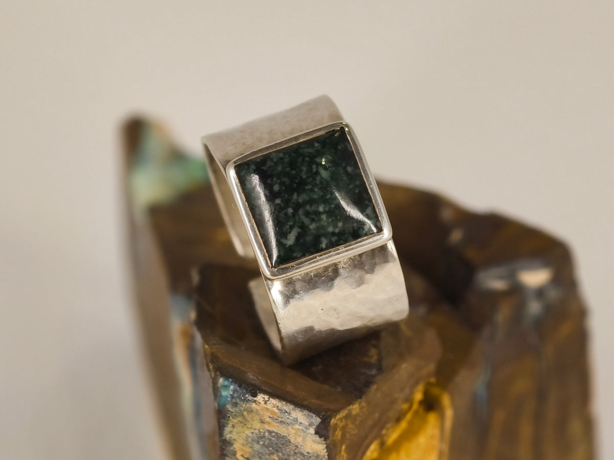 Bague jadéite du Guatemala – Taille 63 ajustable