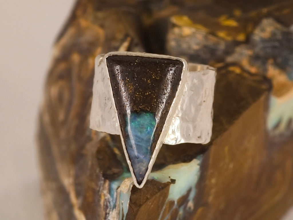 Bague opale boulder triangulaire – Taille 53 ajustable