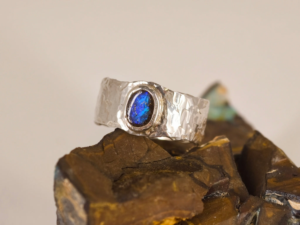 Bague opale boulder sur anneau martelé – Taille 62