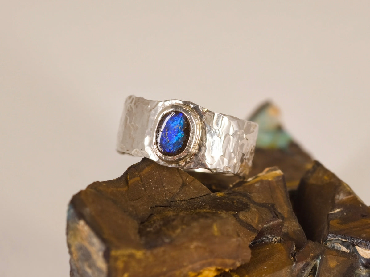 Bague opale boulder sur anneau martelé – Taille 62
