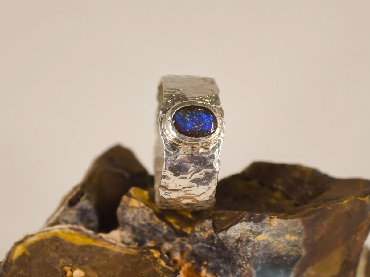 Bague opale boulder sur anneau martelé – Taille 62