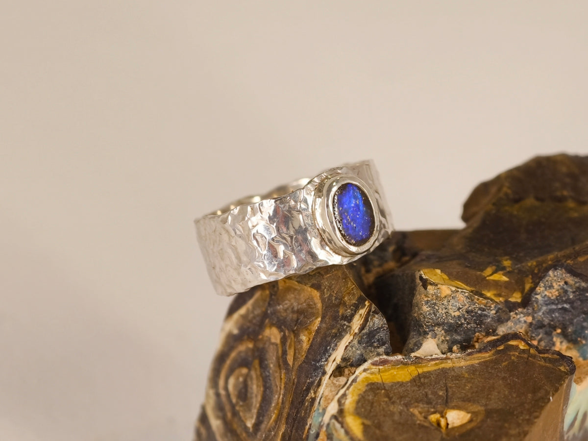 Bague opale boulder sur anneau martelé – Taille 62