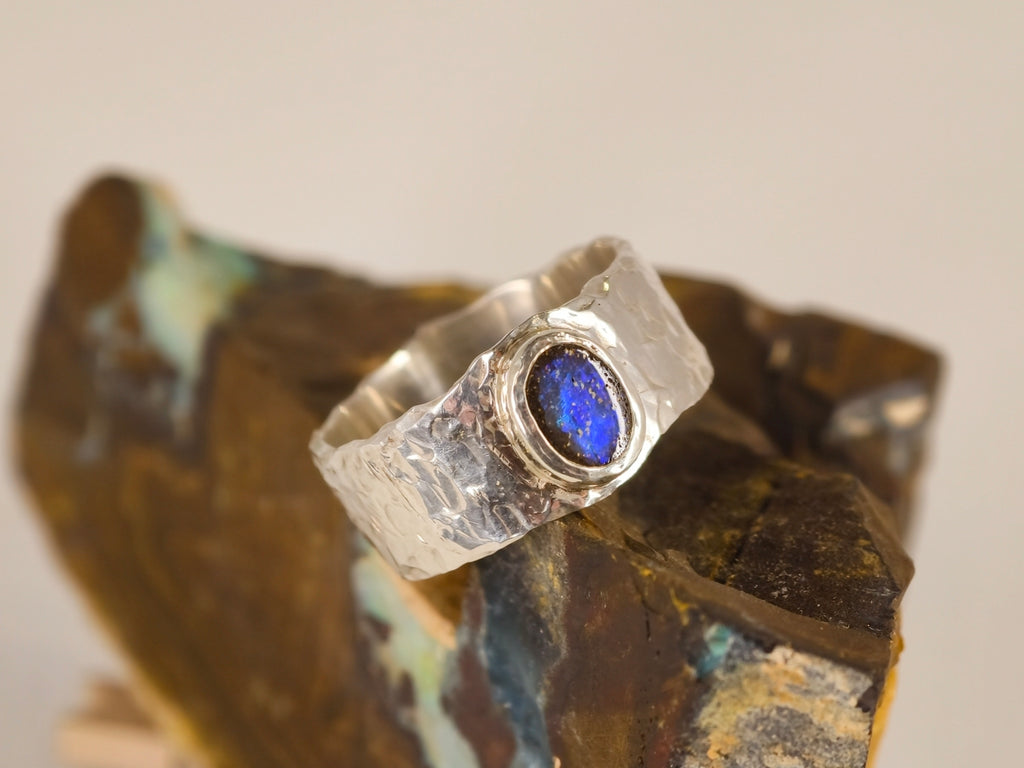 Bague opale boulder sur anneau martelé – Taille 62