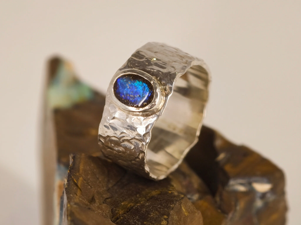Bague opale boulder sur anneau martelé – Taille 62