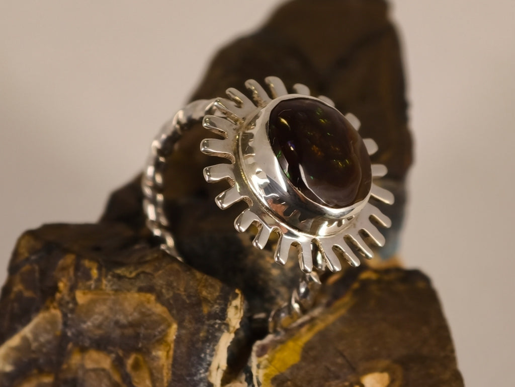Bague agate de feu du Mexique, motif solaire – Taille 58 — vue complémentaire 3 de la pierre et de la monture — Tirou Bijou