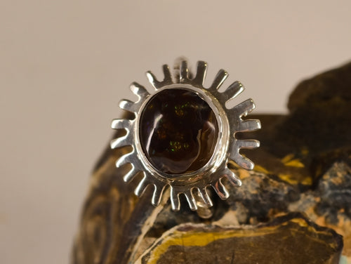 Bague agate de feu du Mexique, motif solaire – Taille 58 — vue principale de la pierre et de la monture — Tirou Bijou