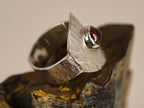 Bague en grenat — vue 3 — Tirou Bijou