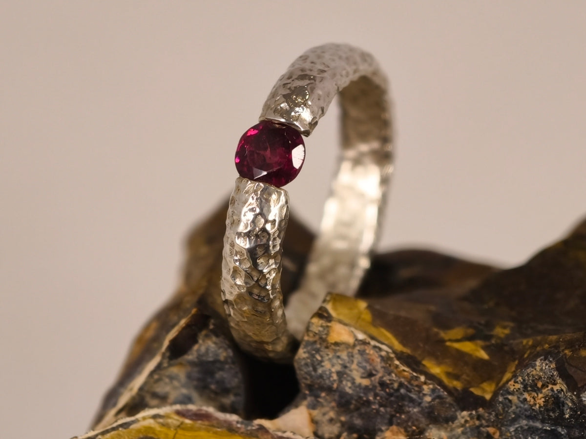 Bague en grenat — vue 1 — Tirou Bijou