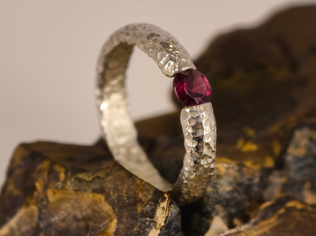 Bague en grenat — vue 2 — Tirou Bijou