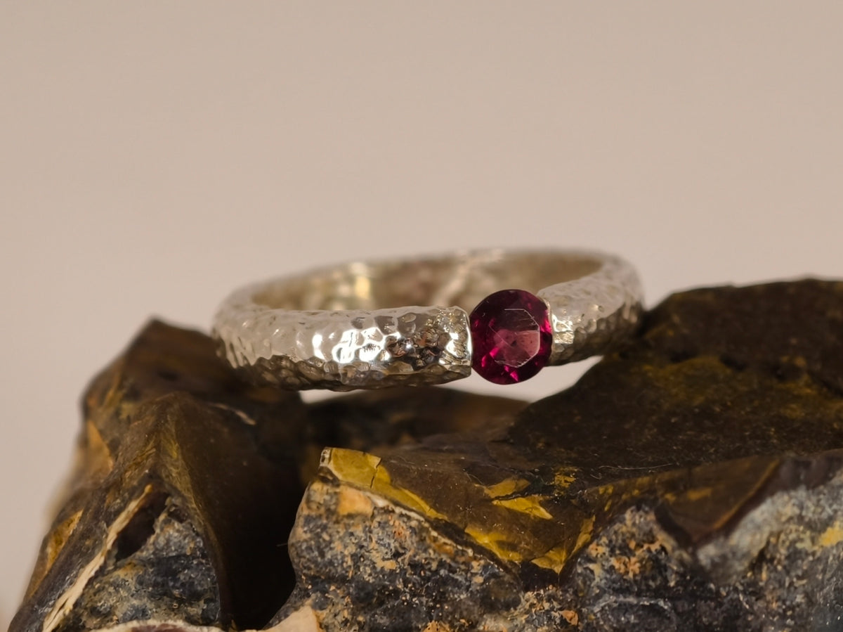 Bague en grenat — vue 3 — Tirou Bijou