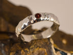 Bague en grenat — vue 3 — Tirou Bijou