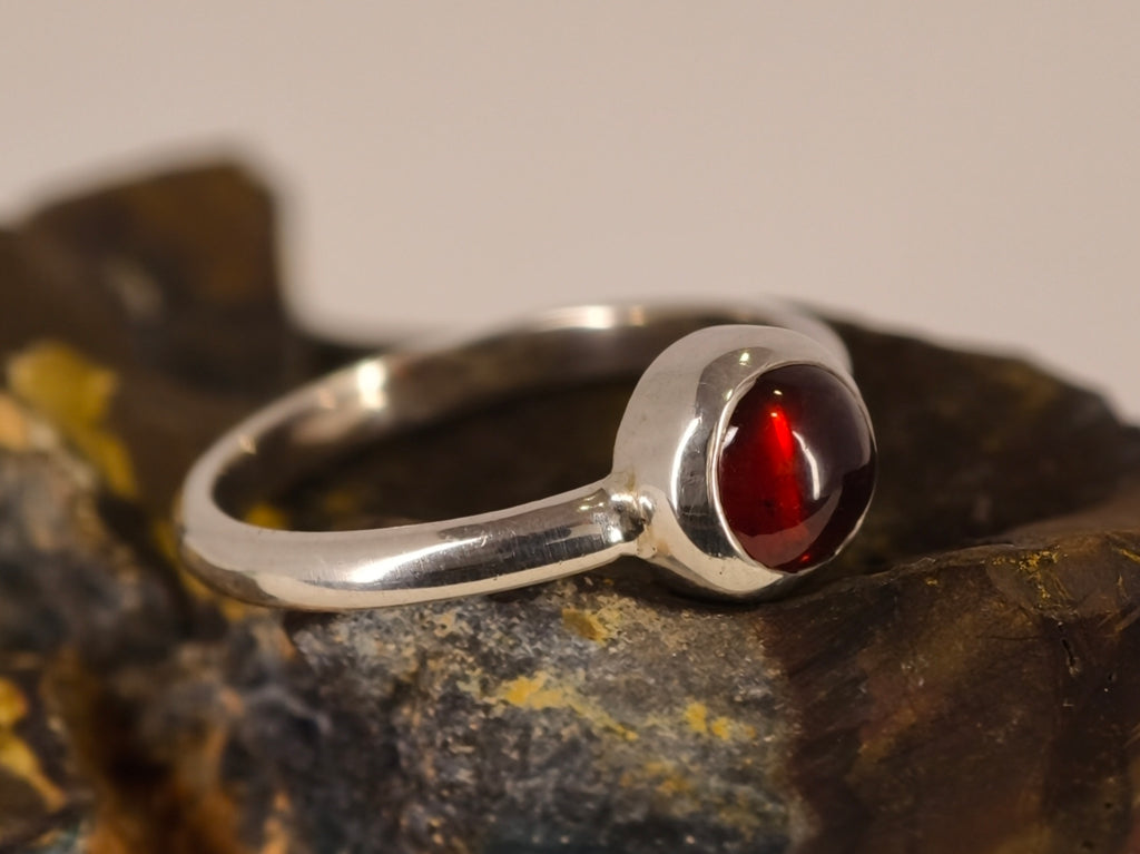 Bague en grenat — vue 2 — Tirou Bijou