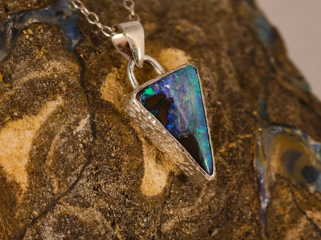 Pendentif en opale boulder — vue 1 — Tirou Bijou