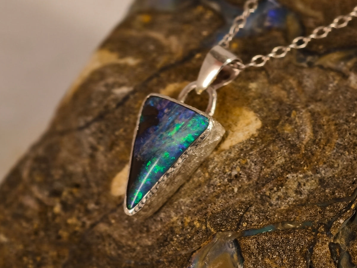 Pendentif en opale boulder — vue 3 — Tirou Bijou