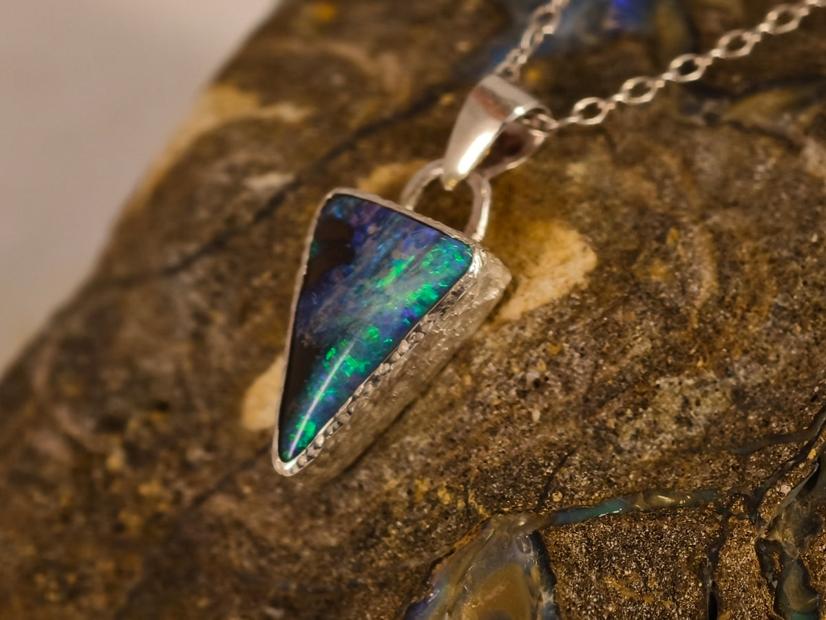 Pendentif en opale boulder — vue 4 — Tirou Bijou