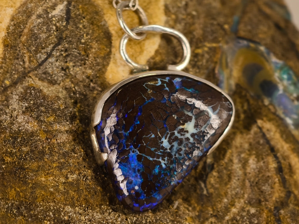 Pendentif en opale boulder — vue 3 — Tirou Bijou