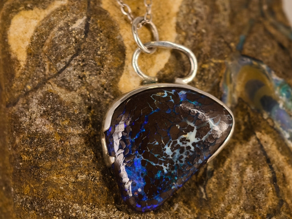 Pendentif en opale boulder — vue 4 — Tirou Bijou