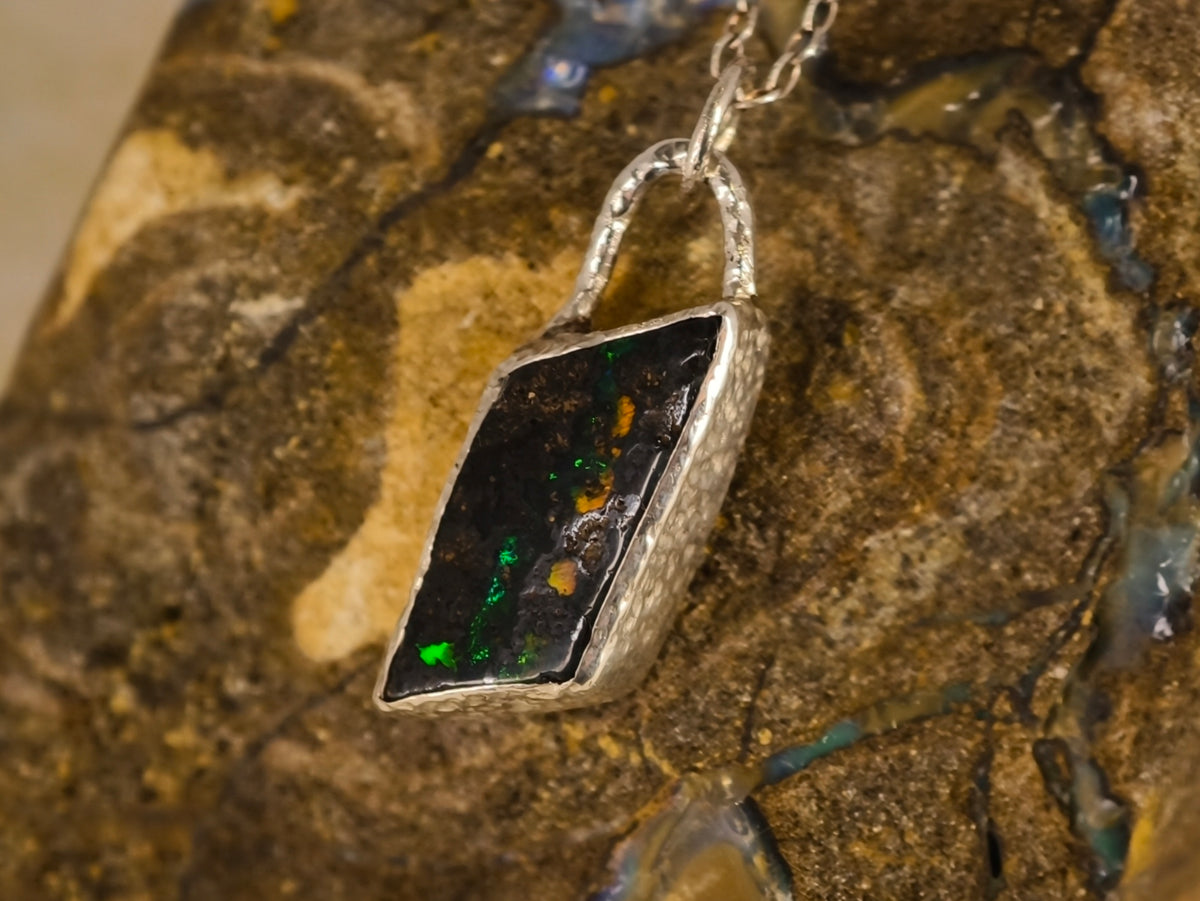 Pendentif en opale boulder — vue 3 — Tirou Bijou