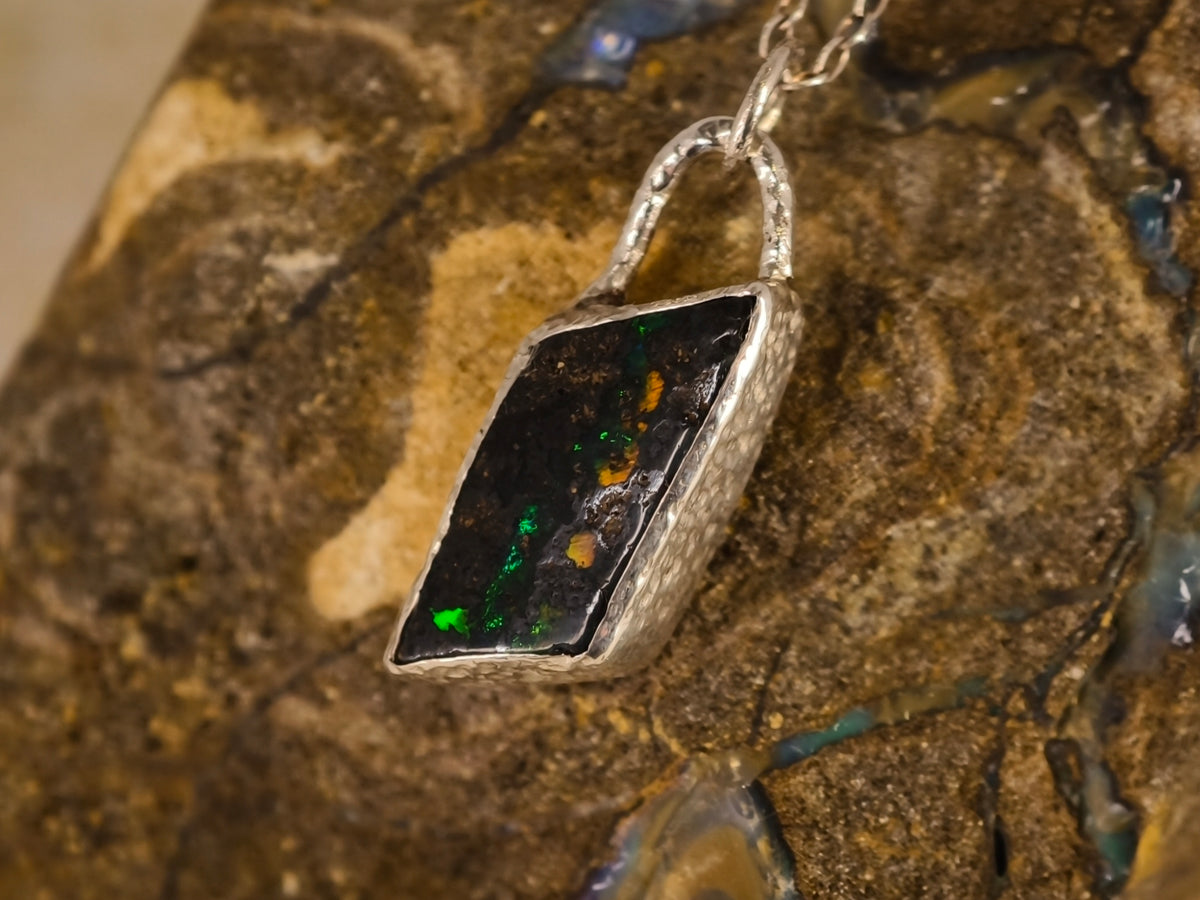 Pendentif en opale boulder — vue 4 — Tirou Bijou