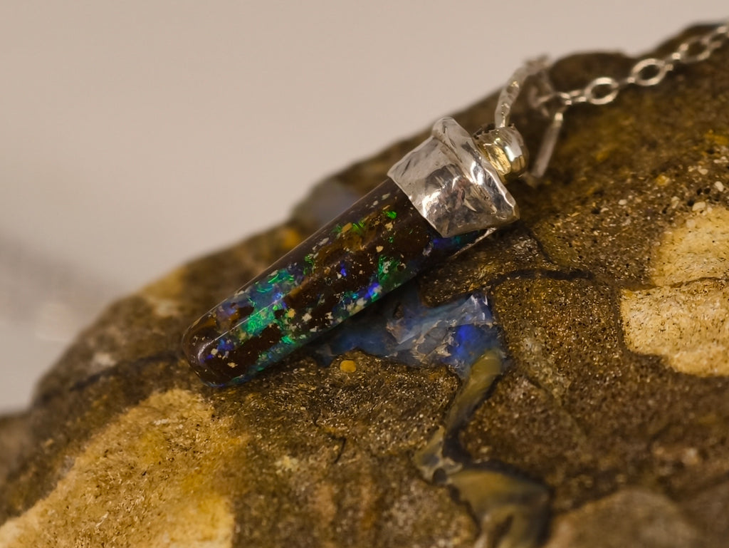 Pendentif en opale boulder — vue 4 — Tirou Bijou