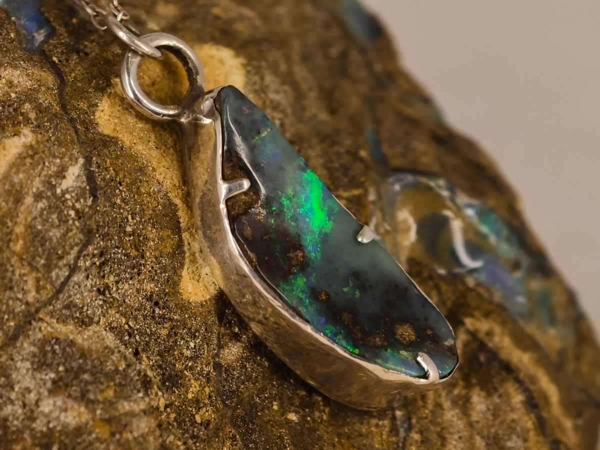 Pendentif en opale boulder — vue 2 — Tirou Bijou