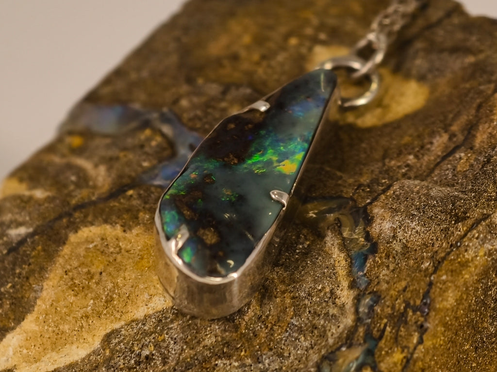 Pendentif en opale boulder — vue 3 — Tirou Bijou