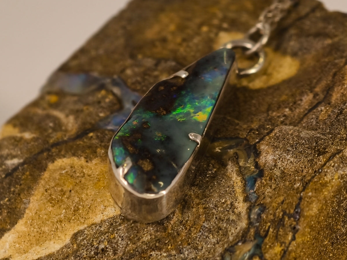 Pendentif en opale boulder — vue 3 — Tirou Bijou