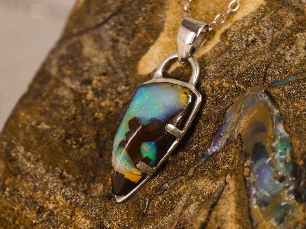 Pendentif en opale boulder — vue 2 — Tirou Bijou