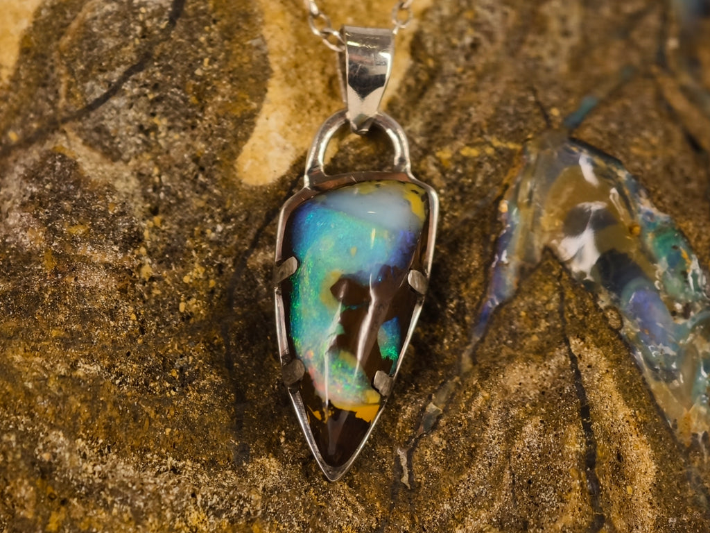 Pendentif en opale boulder — vue 3 — Tirou Bijou
