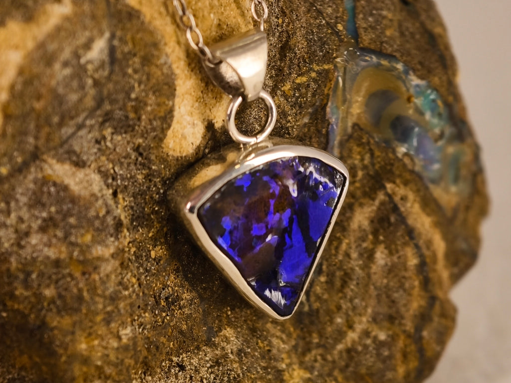 Pendentif en opale boulder — vue 4 — Tirou Bijou
