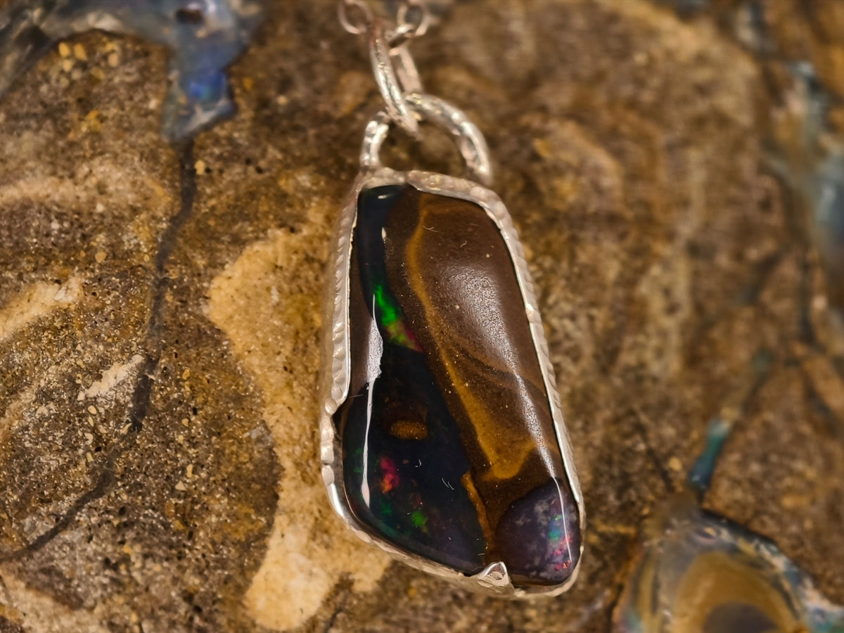 Pendentif en opale boulder — vue 3 — Tirou Bijou