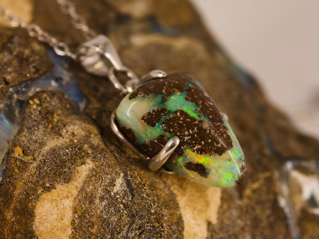 Pendentif en opale boulder — vue 10 — Tirou Bijou