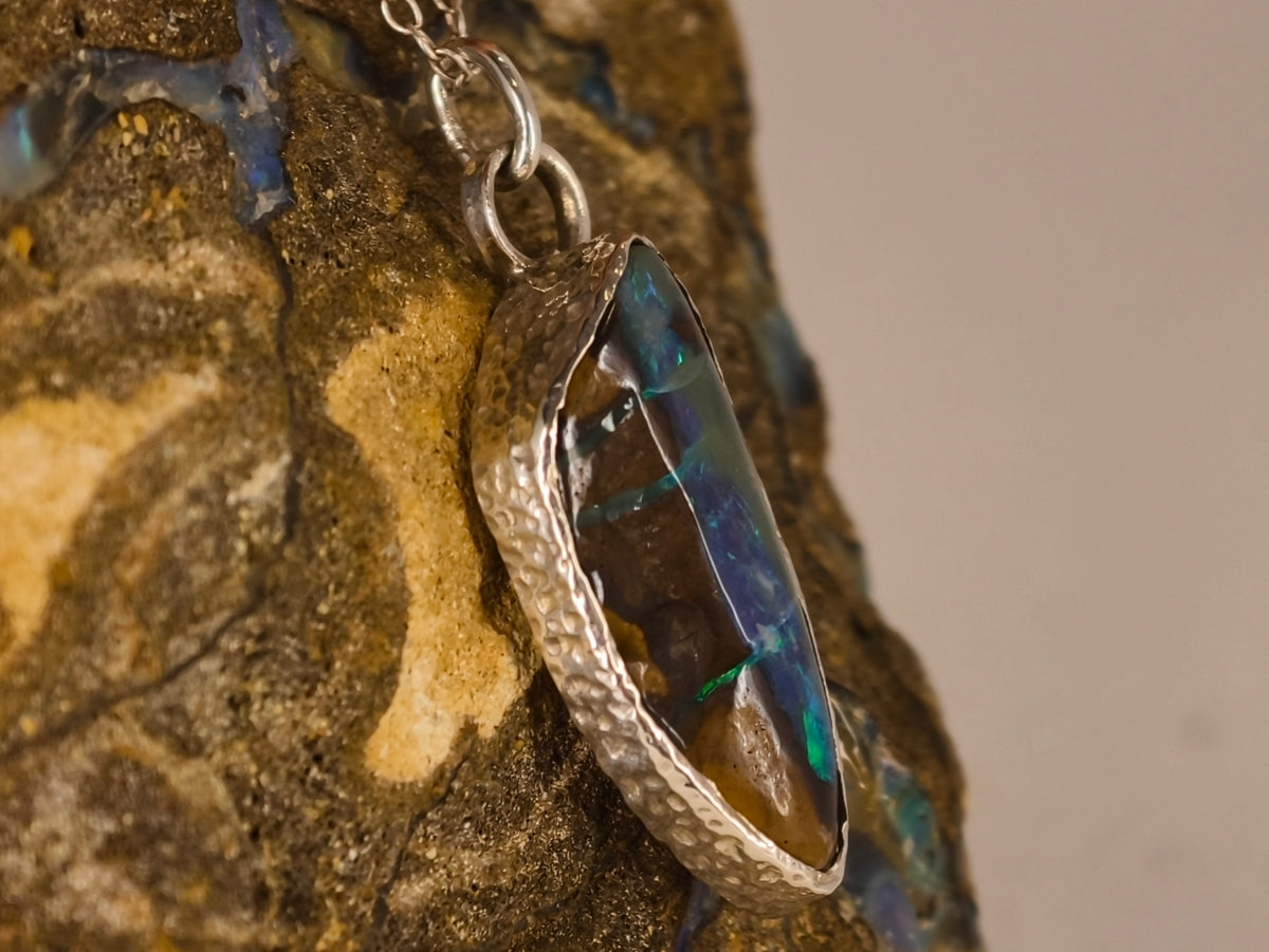 Pendentif en opale boulder — vue 1 — Tirou Bijou