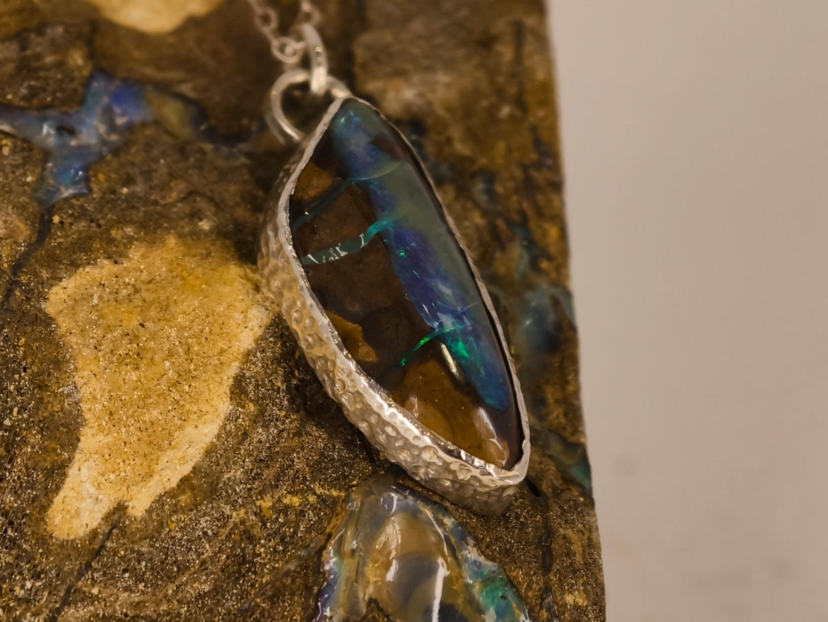 Pendentif en opale boulder — vue 6 — Tirou Bijou