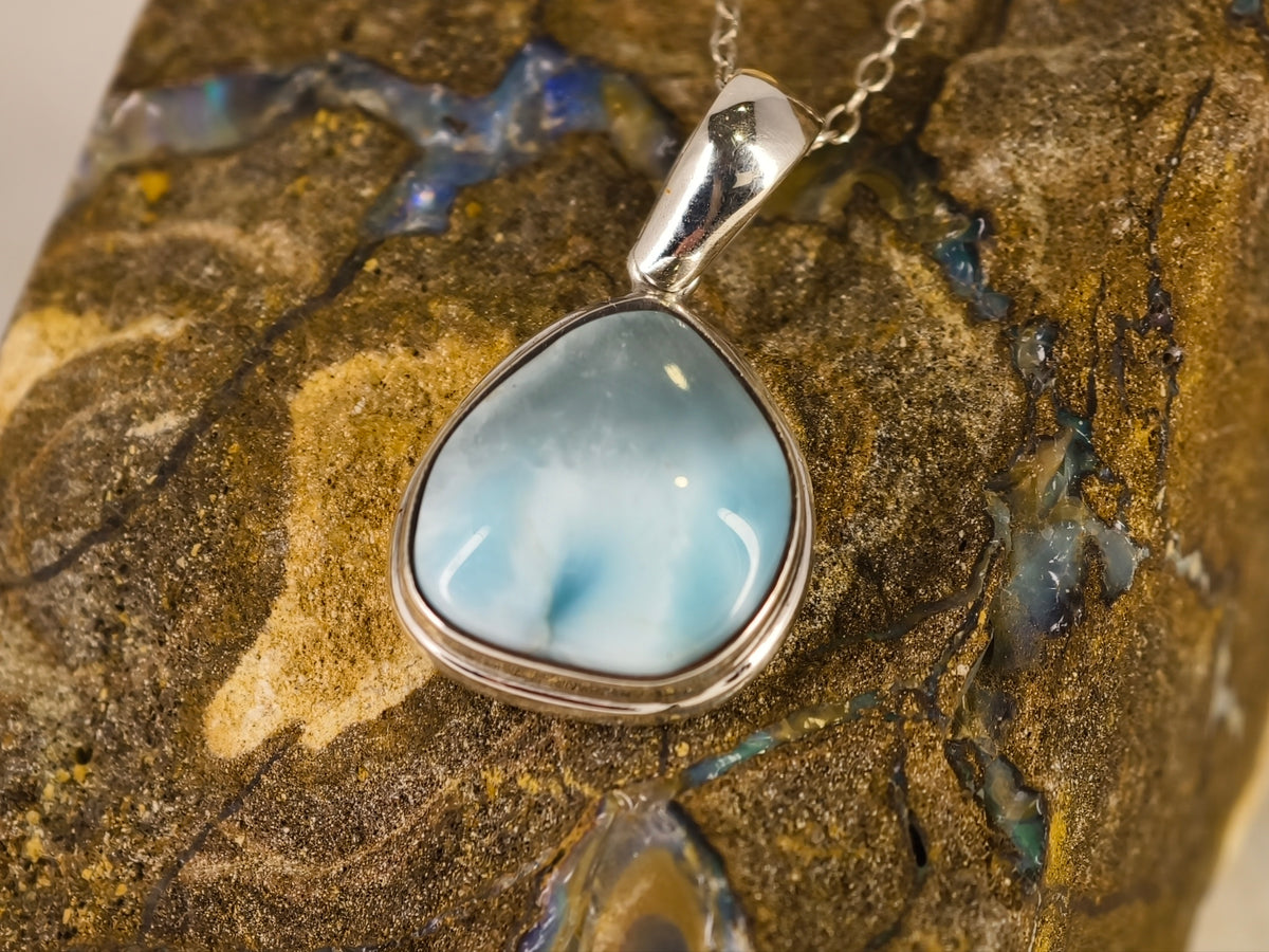 Pendentif en larimar — vue 3 — Tirou Bijou