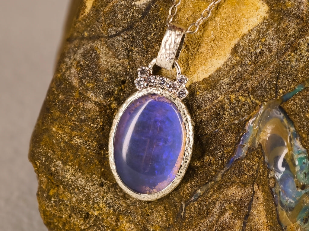 Pendentif en opale de Lightning Ridge — vue 4 — Tirou Bijou