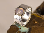 Bague en opale de Lightning Ridge — vue 4 — Tirou Bijou