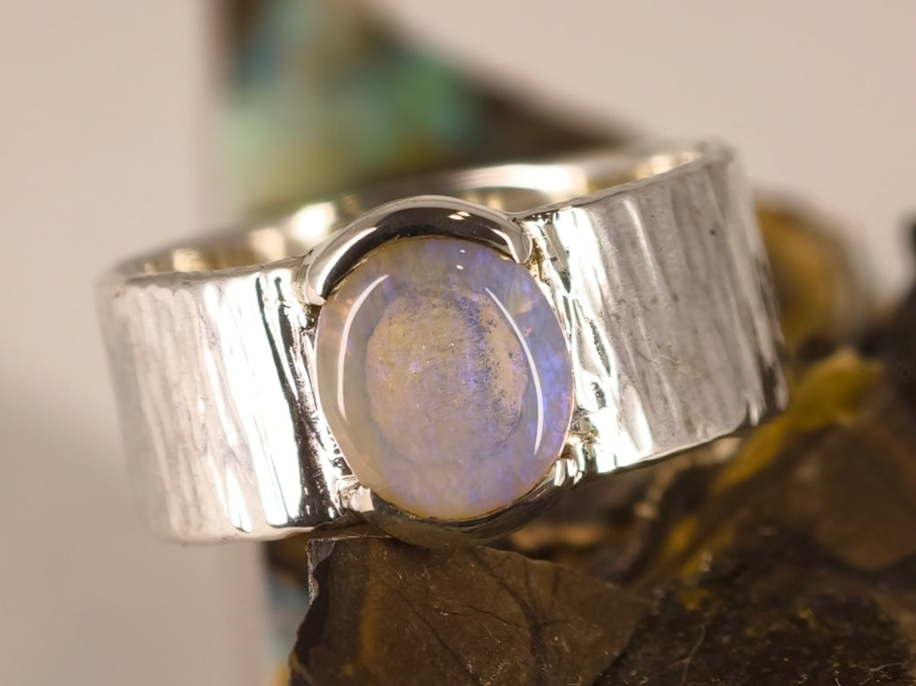 Bague en opale de Lightning Ridge — vue 1 — Tirou Bijou