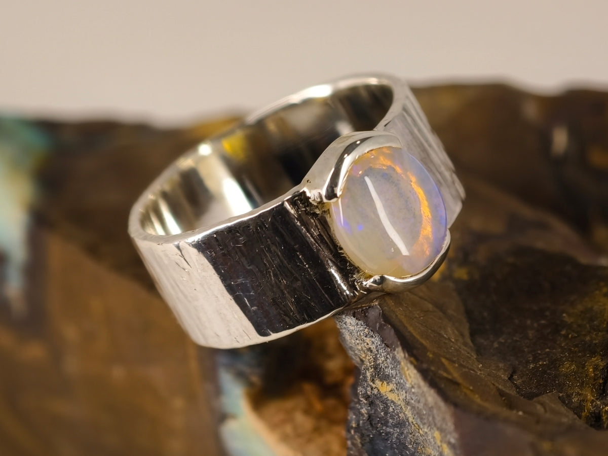 Bague en opale de Lightning Ridge — vue 8 — Tirou Bijou