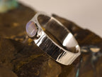Bague en opale de Lightning Ridge — vue 1 — Tirou Bijou
