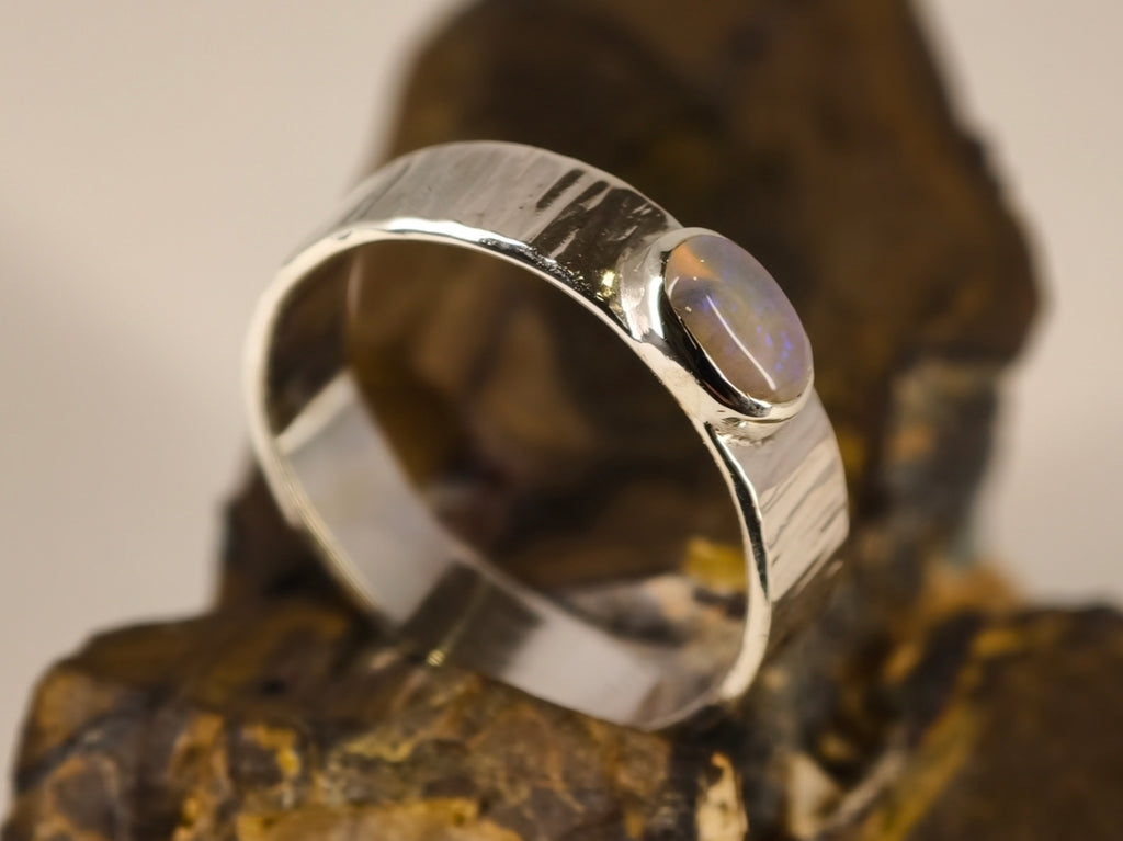 Bague en opale de Lightning Ridge — vue 4 — Tirou Bijou