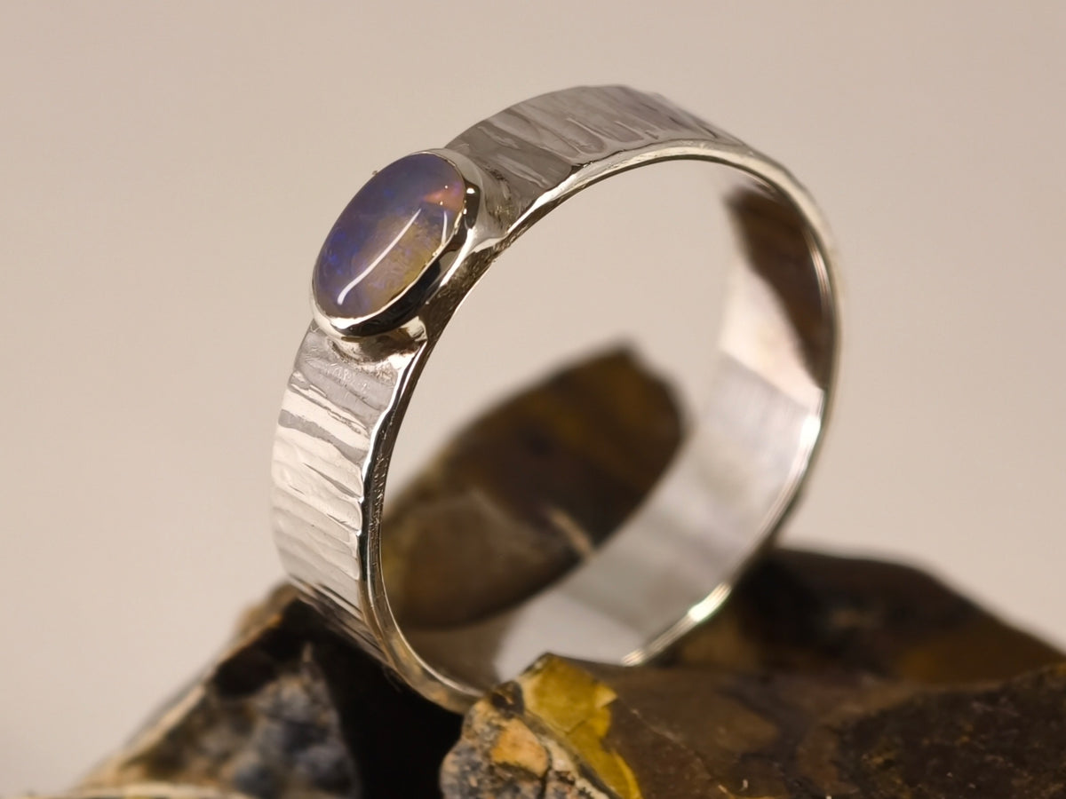 Bague en opale de Lightning Ridge — vue 7 — Tirou Bijou