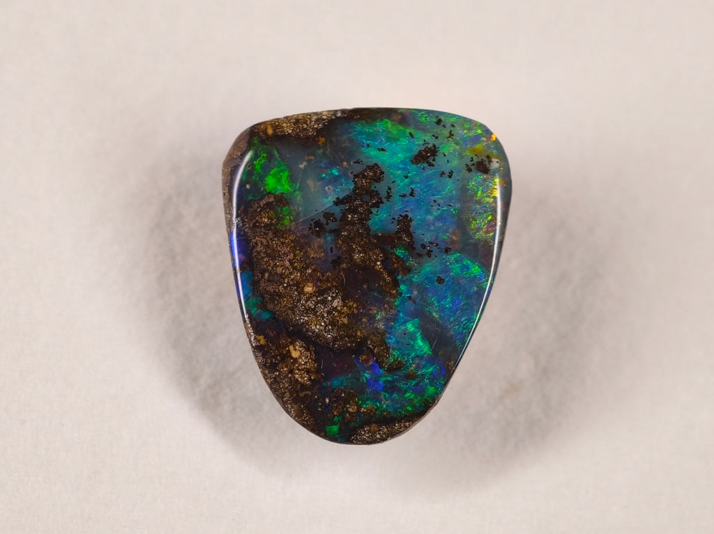 Opale boulder d’Australie — forme libre — 6,7 ct