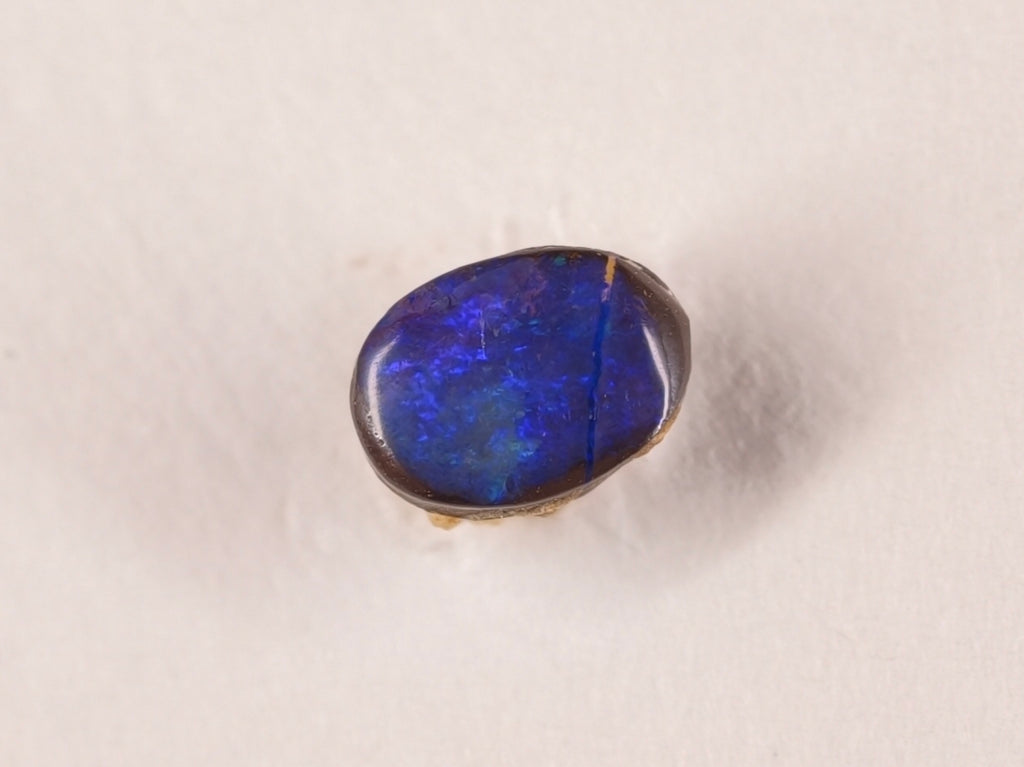 Opale boulder d’Australie — ovale — 0,9 ct